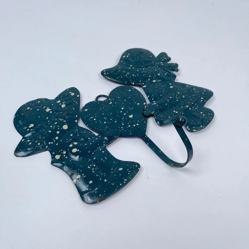 Vintage Sunbonnet Sue Metal Wall Hook Blue Speckled Heart Country Cottage 80s